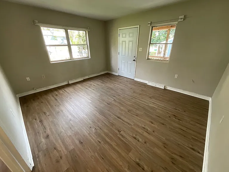 509 Ashburn St — Photo 5