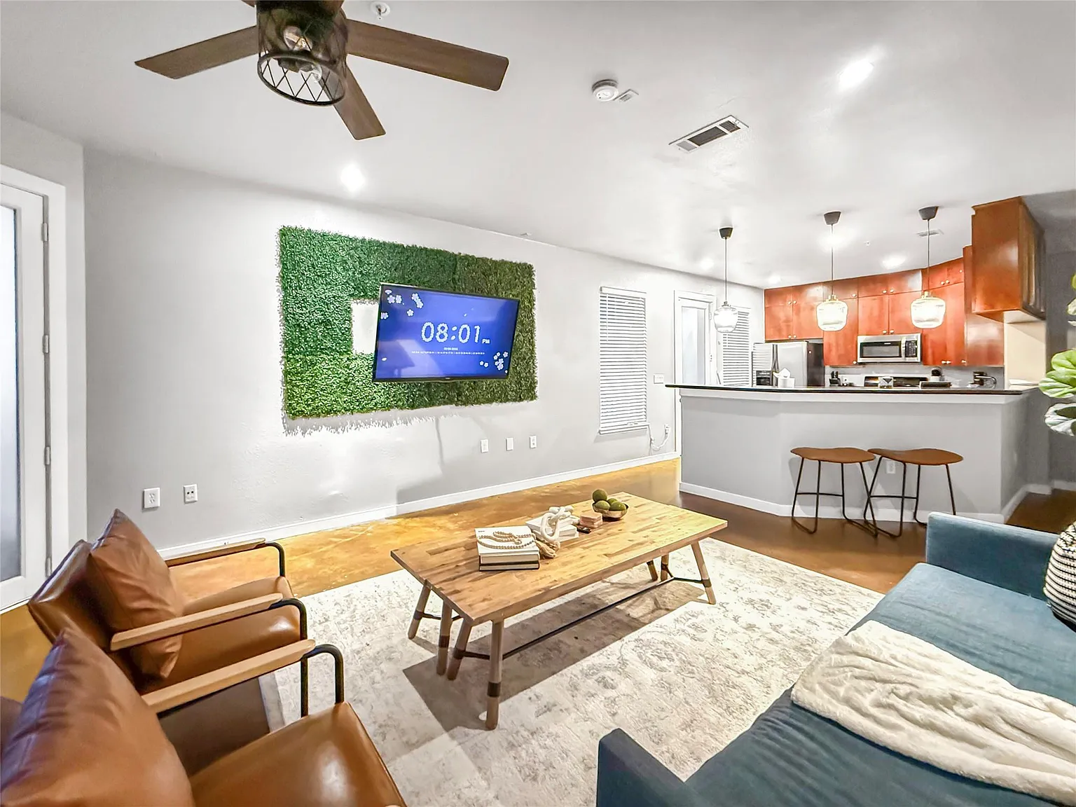 3 bed, 2.5 bath, 1730 sqft, $2,600 — Photo 4