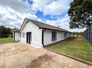 300 Sanders Rd, Denton, TX 76210