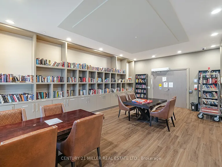 35 Saranac Blvd #Penthouse 08 — Photo 25