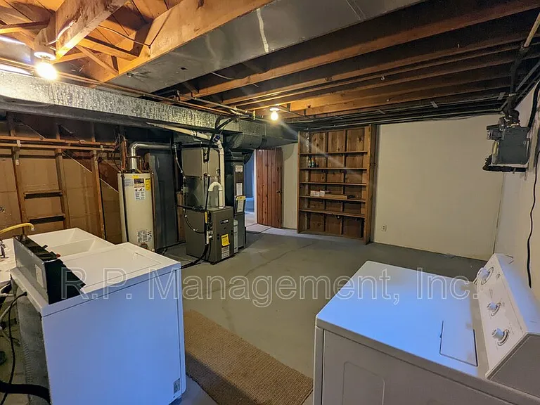 2111 Irving Ave S — Photo 16