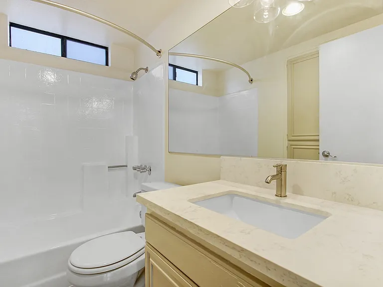 11325 Morrison St — Photo 91