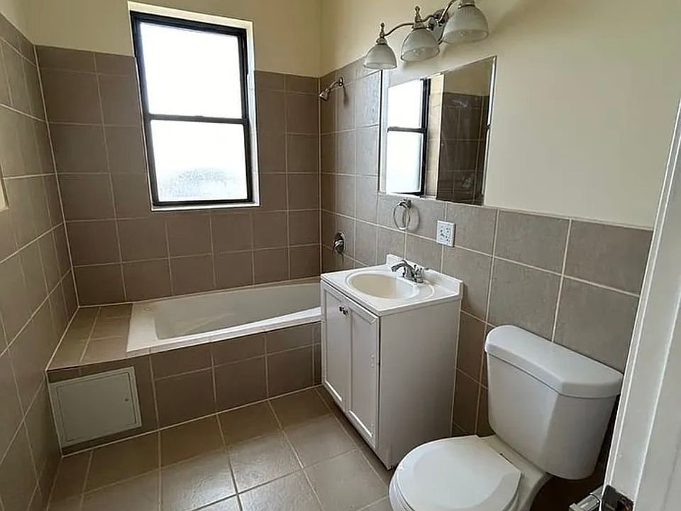 1st image of 5039 S Prairie Ave #2S