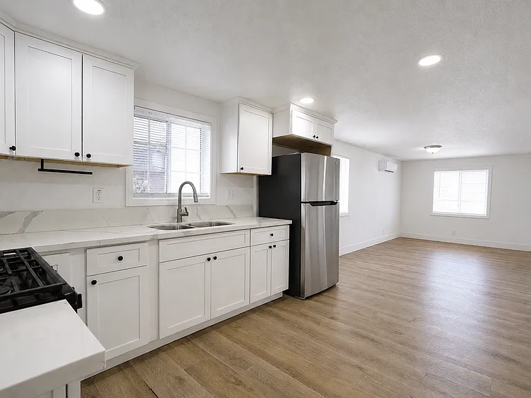 7752 Janet Ave — Photo 10