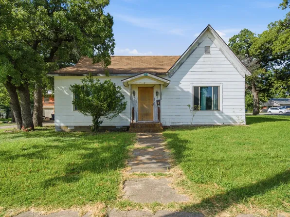 324 W Ross Ave, De Leon, TX 76444