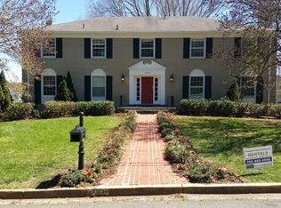 1800 Briar Ridge Ct, Mc Lean, VA 22101