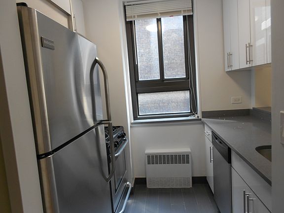 4th image of 347 W 57th St APT 8D