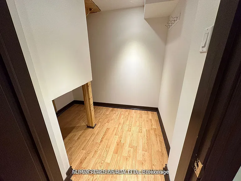 742 Hammersly Blvd — Photo 7