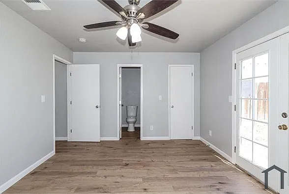 526 Stratford Ct — Photo 13