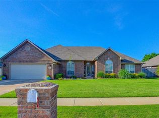 4004 Drawbridge Ln, Norman, OK 73072