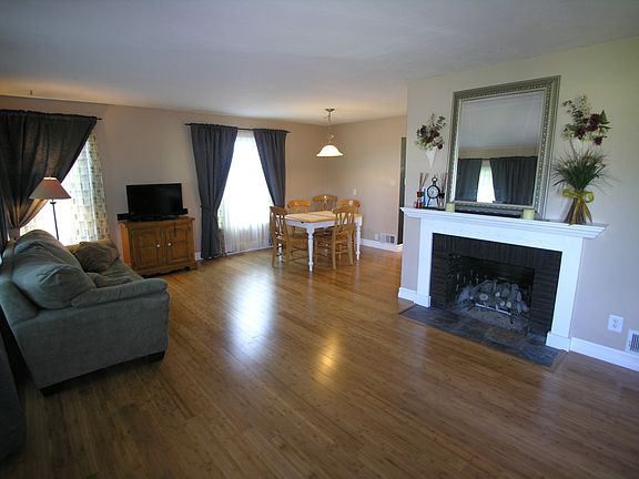 4th image of 3413 Elwood Dr W