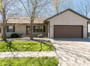 831 Pepper Dr, Iowa City, IA