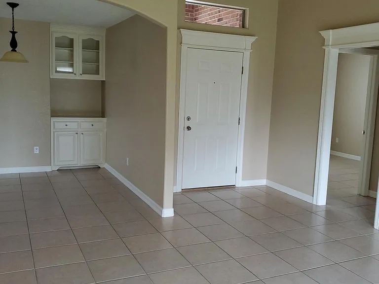 2108 Treasure Oaks Dr — Photo 5