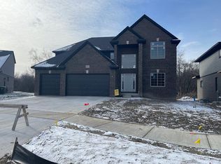 46029 Shoal Dr, Macomb, MI 48044