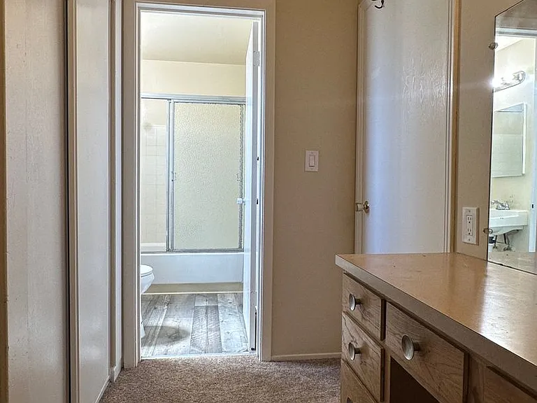 Oak Ave — Photo 8
