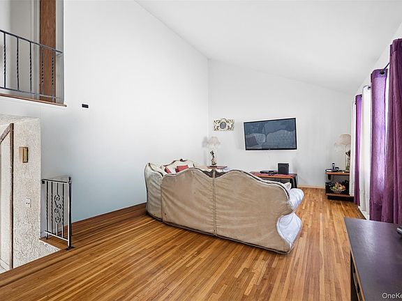 4th image of 11 Rensselaer Drive