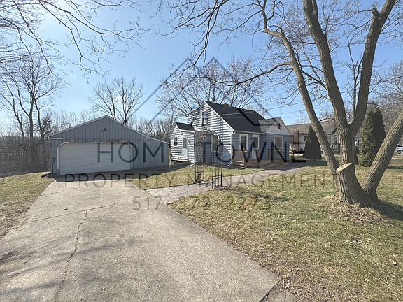 3rd image of 1213 Victoria Dr