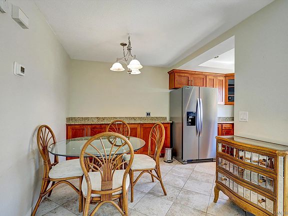5th image of 9837 Caspi Gardens Dr Unit 7