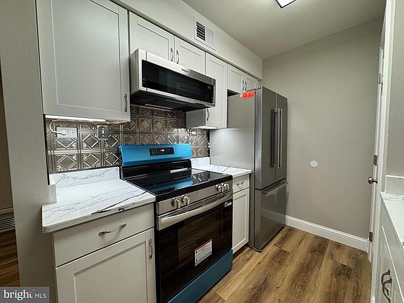 3rd image of 5812 Royal Ridge Dr Suite C