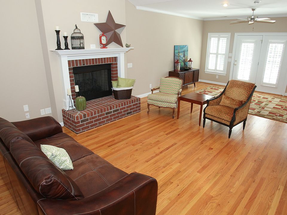 1st image of 553 Westminster Cir