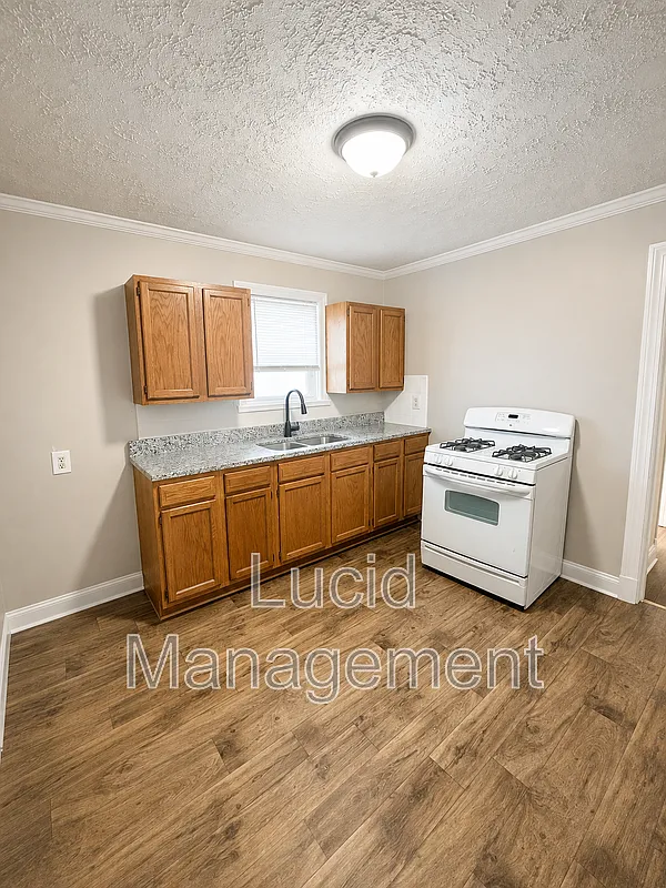 2 bed, 1.0 bath, 752 sqft, $1,250 — Photo 3