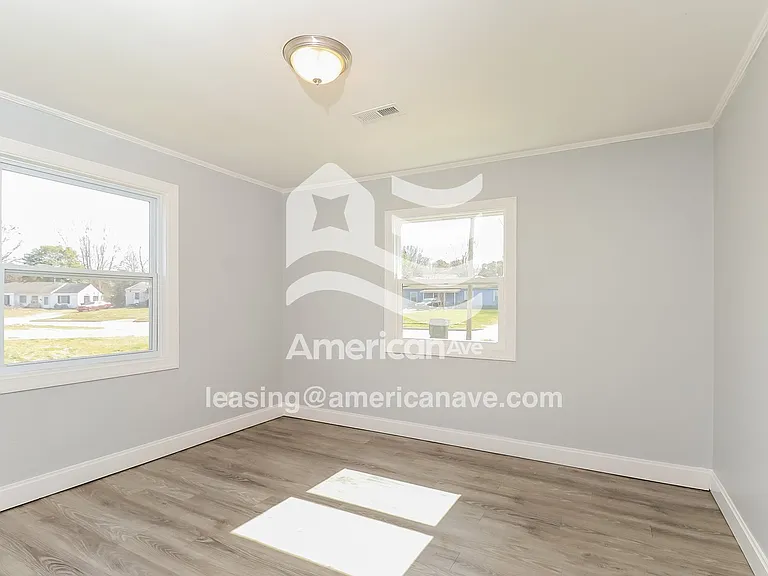 446118_009_wm_-_bedroom_13588953.jpg