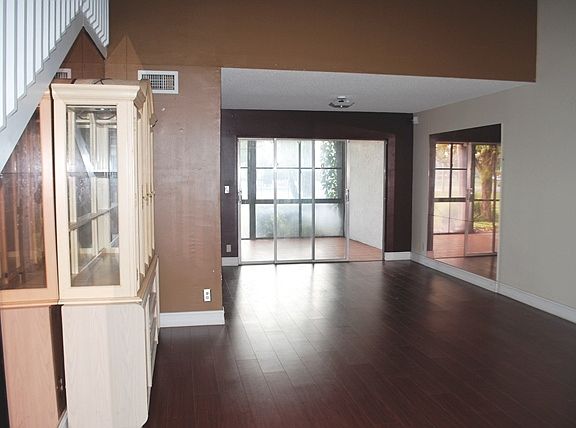 3rd image of 654 Woodgate Ln