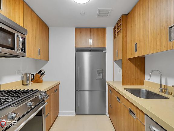 4th image of 450 W 17th St APT 523