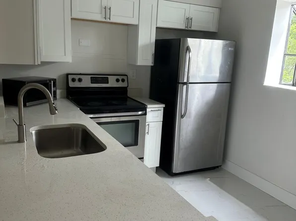 610 Gardens Dr APT 203, Pompano Beach, FL 33069