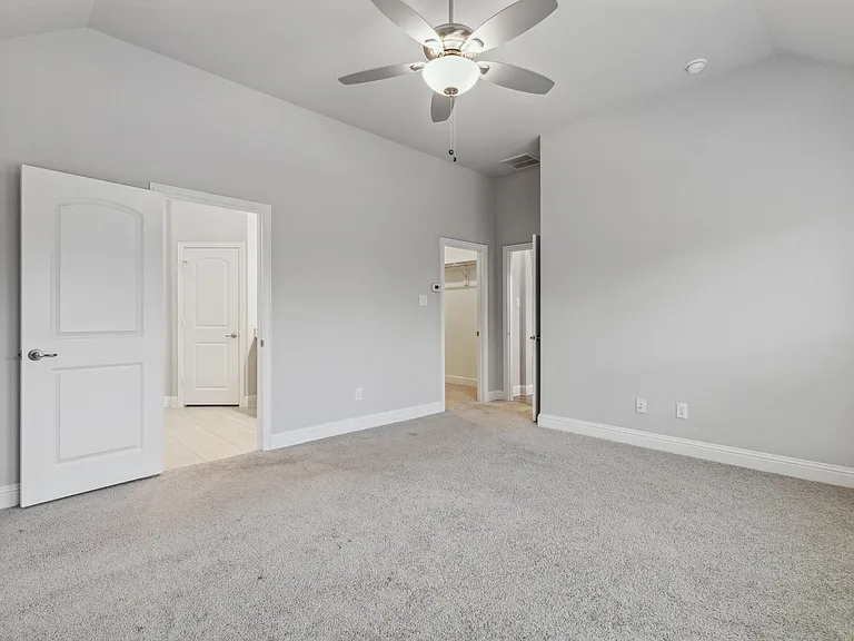 810 Mildren Ln — Photo 16