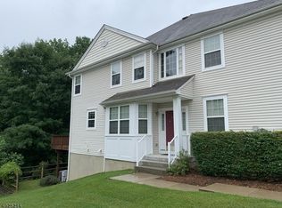 30 Black Bear Ct, Hamburg, NJ 07419