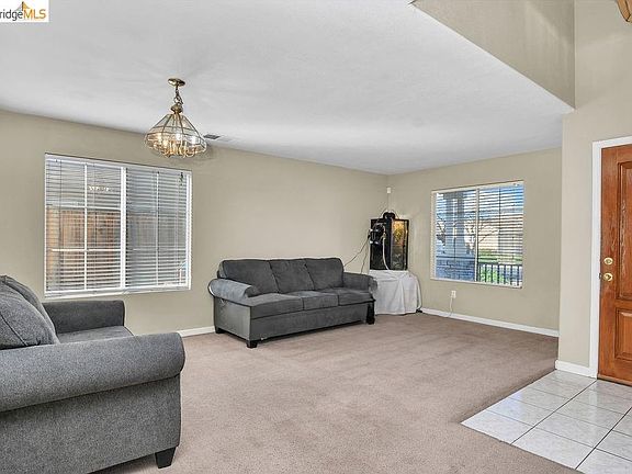 3rd image of 2004 Hedge Ave