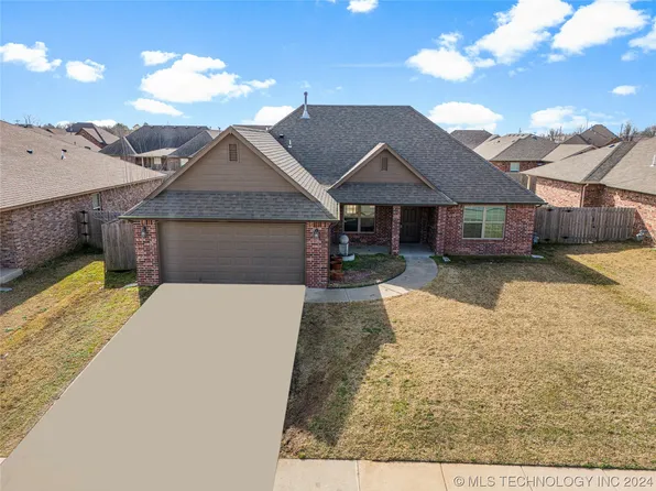 124 W Dogwood St, Skiatook, OK 74070