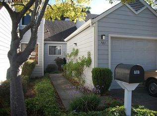 701 Live Oak Ln, Pinole, CA 94564