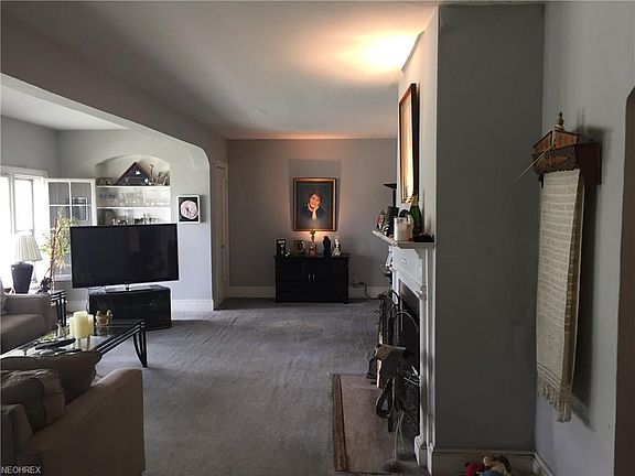 2nd image of 13327 Lake Shore Blvd Unit 1