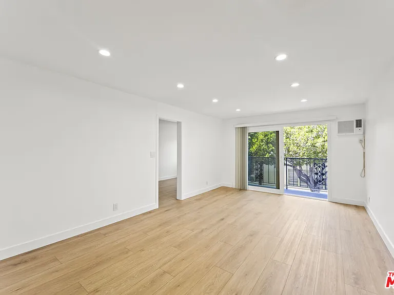 2901 4th St #212 — Photo 5