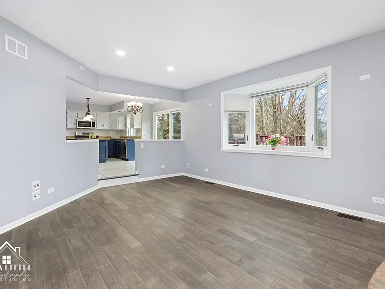 1523 Greenlake Dr — Photo 5