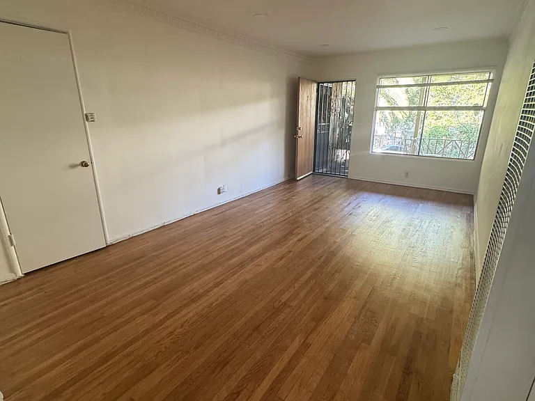 4730 Franklin Ave #7 — Photo 2
