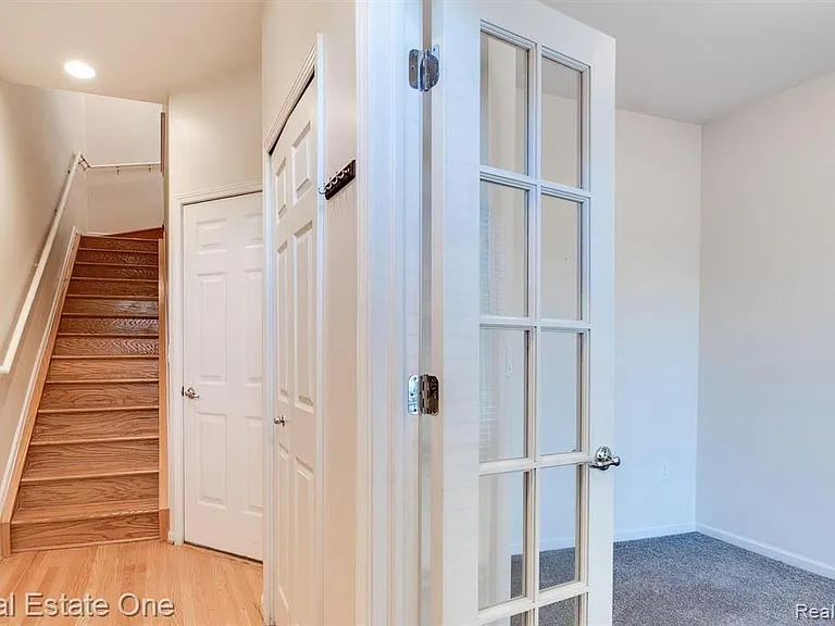 536 Graten St — Photo 8