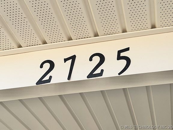4th image of 2725 E Quincy St
