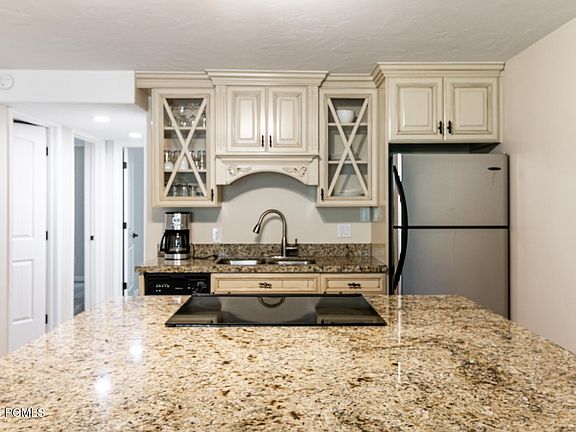3rd image of 1150 Deer Valley Dr #1008