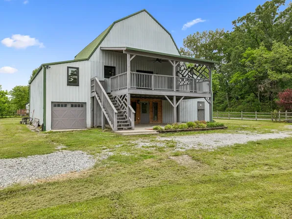 210 S 3rd St, Dickson, TN 37055