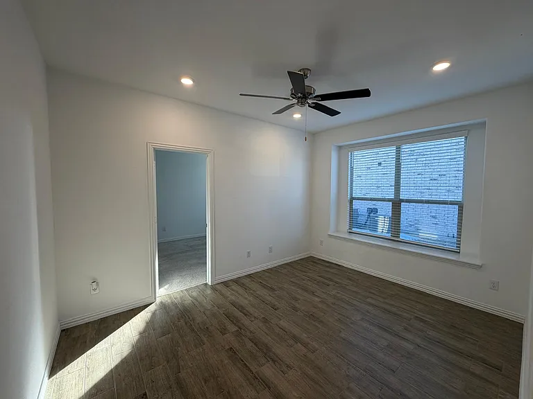 2521 Birchcrest Dr — Photo 12