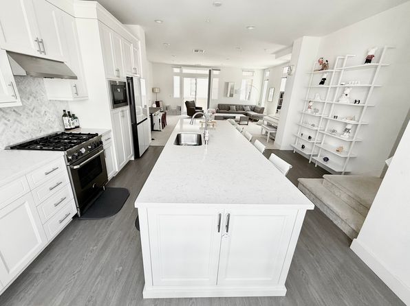 2120 Skylark St #401