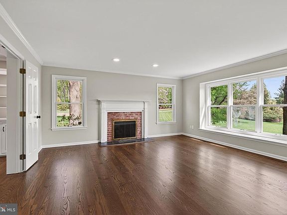 5th image of 701 Haldane Dr