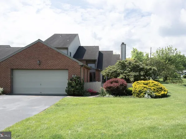 20 Cambridge Dr, Hershey, PA 17033