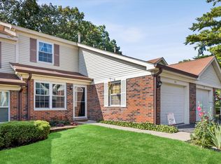 93 Pine Cir, Cary, IL 60013