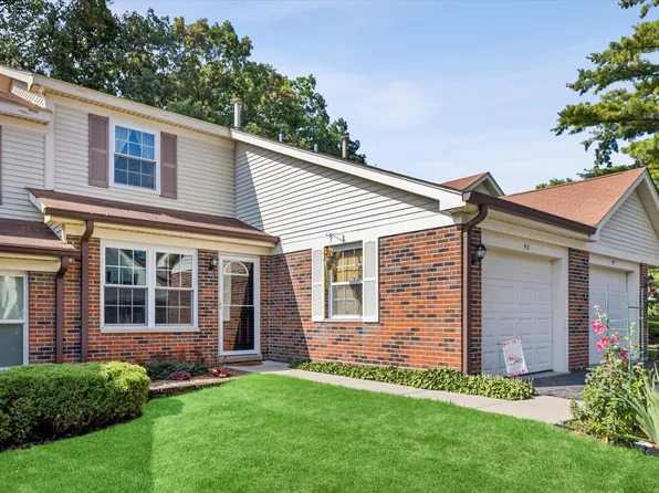 93 Pine Cir, Cary, IL 60013