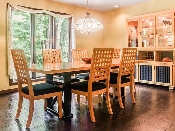 3rd image of 4109 Idlebrook Dr