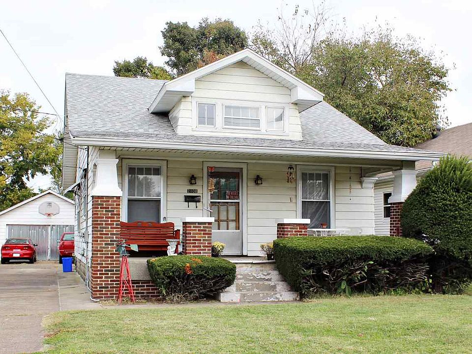 2nd image of 2108 E Division St